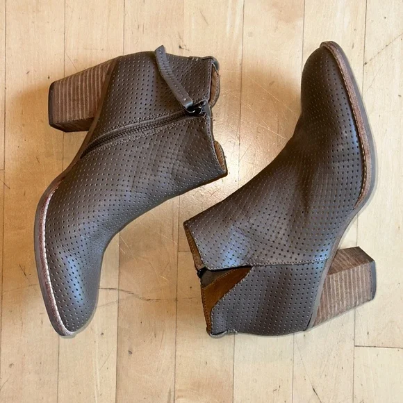 Dolce Vita Taupe Perforated ankle boot, 8, G1282 - Picture 5 of 8